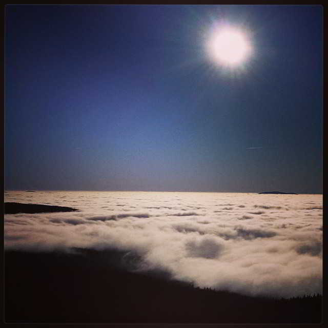 Fotka od Ferdika. Good morning from #Boubin peak above the clouds and mist with @verunkavalent. #sumava, #track, #panorama