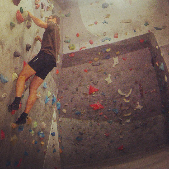 Fotka od Ferdika. Every sport is difficult at the beginning. For #bouldering it is double true! Ufff. 7/366. # boulder, #climbing