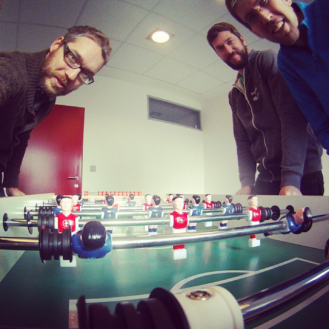 Fotka od Ferdika. Almost every day ritual: #tablefootball after the lunch. 14/366 with @tominopek, @rudyzzo and @_rohdan. #relax, #relaxroom, #creativeteam