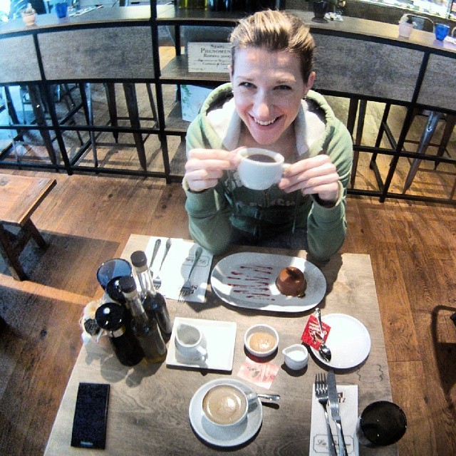 Fotka od Ferdika. 31/366: Celebrating finishing my first instamonth with morning #americano & #flatwhite in our favorite #holesovice spot @labottegatusarova with @verunkavalent. #morningcoffee, #coffee, #praguecoffee