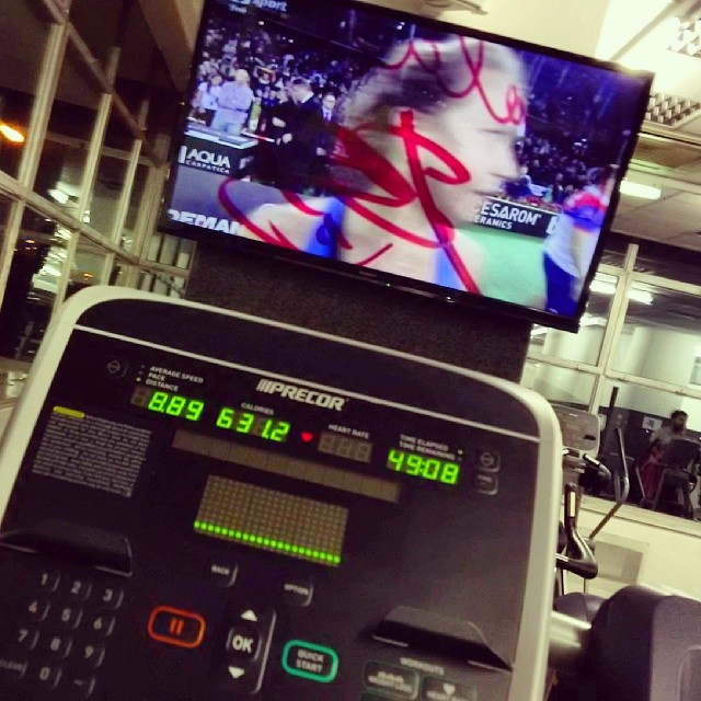 Fotka od Ferdika. 38/366: @barborastrycova & @karolinapliskova did it! Watching #tennis #fedcup between #Czechrepublic and #Romania while running my #easyrun. It is reason why to run indoor and also great for improving my running style when I need to have my head straight all the time :-) #czechteam, #czechtennis