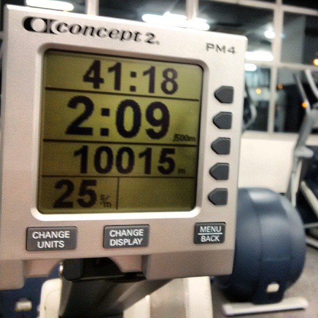 Fotka od Ferdika. 48/366: #Rowing is great for train whole body from legs & #core to #upperbody. And also for moral in the moments when you want to quit but still rowing on. PB. #concept2, #paddling, #trainhard, #personalbest, #10000m, #crossfit
