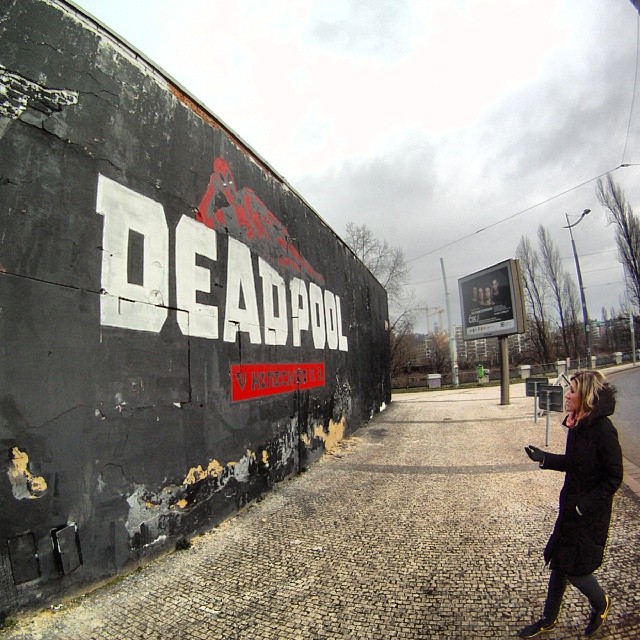 Fotka od Ferdika. 72/366: Checking out the local #streetart in the morning and finally enjoying the same movie in the evening with @verunkavalent & @deadpoolmovie. #deadpool, #marvel, #holesovice, #praha7