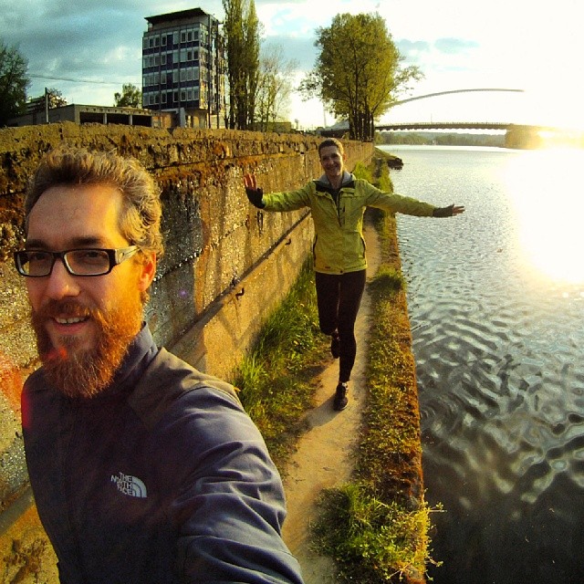 Fotka od Ferdika. 123/366: #Monday #afternoon #river #walk, visit at #beer stand & #kiss under the flowering tree... This is the best time of the day:-) #gopro, #goprohero, #bestoftheday