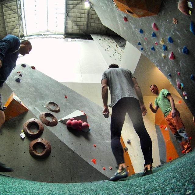 Fotka od Ferdika. 124/366: I like this friendly atmosphere in #boulderym where everybody is trying to help each other to solve the problem. #boulder, #bouldering, #lasportiva, #ocun, #climbing, #gopro, #goprohero, #bestoftheday