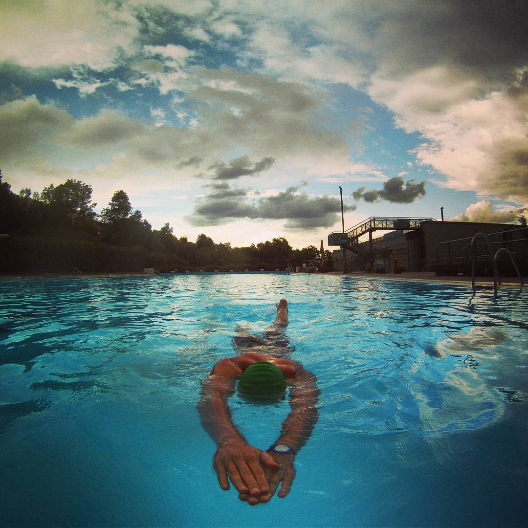 Fotka od Ferdika. 167/366: #400m #intervas in #petynka #swimmingpool. Water 24°C and #pool all for myself. #training. #swim, #swimtraining, #freestylestroke, #freestyleswimming, #crawl, #workinghard, #bestoftheday, #photooftheday, #pictureoftheday, #gopro, #goprohero, #speedo