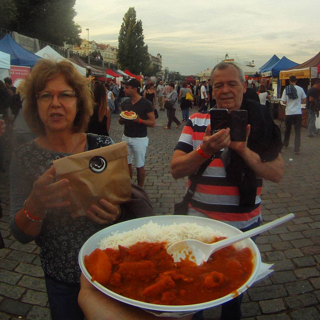 Fotka od Ferdika. 275/366: Great #afternoon with #mum & #dad visiting #chillifest on #Naplavka. Tried some #spicy #indianfood but I have to say, that #chilli #peppers from our #garden are more spicy. #food, #festival, #foodfestival, #gopro, #goprohero, #bestoftheday, #topoftheday, #picoftheday
