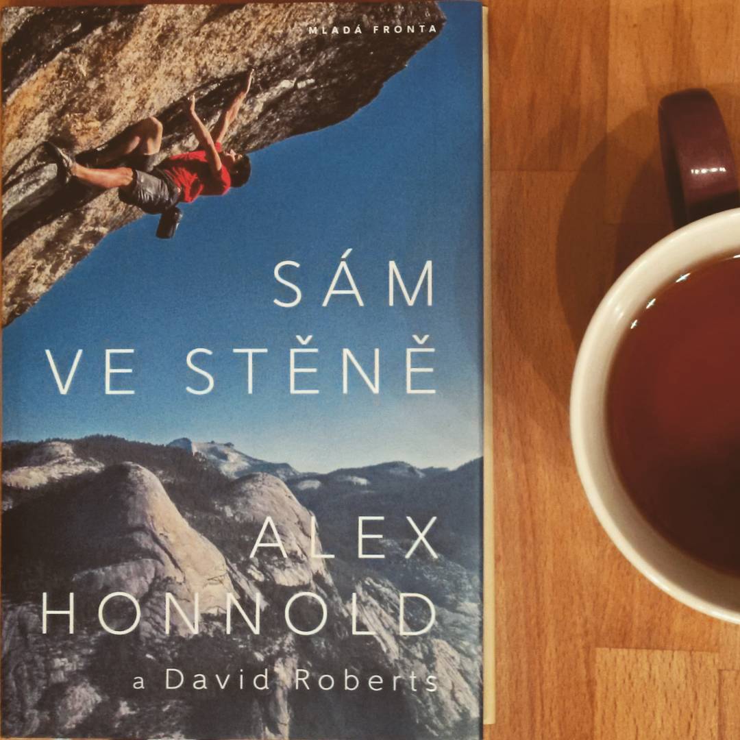Fotka od Ferdika. 301/366: Probably the last book this year - @alexhonnold and his  #aloneinthewall, great #book full of #inspiration :-) #reading, #climbing, #soloclimb, #bookstagram, #books, #readingtime, #bestoftheday, #photooftheday, #pictureoftheday