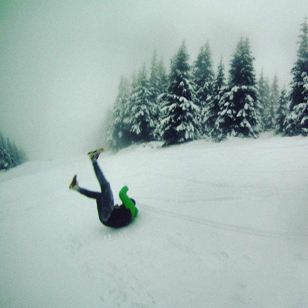 Fotka od Ferdika. 316/366: Going crazy in the snow on the skiing slope from the #Medvedin to #Spindl. #run, #crazyrun, #training, #running, #lasportiva, #lasportivarunning, #fellrunning, #mist, #misty, #gopro, #goprohero, #bestoftheday, #topoftheday