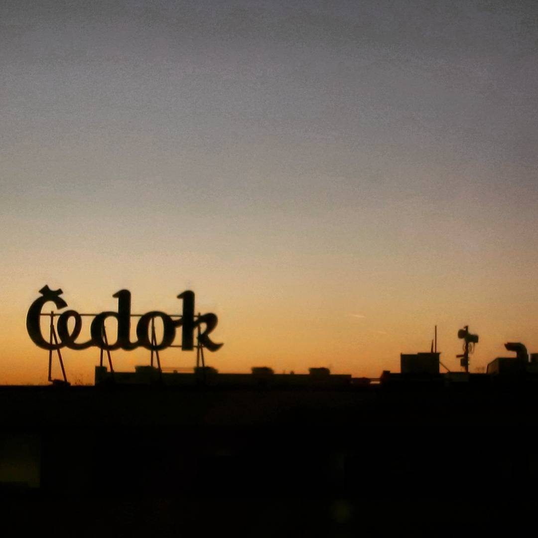 Fotka od Ferdika. 319/366: Like this #logo & and the view during the #sunset from my #office. #officework, #prague, #flora, #pragueroofs, #roof, #bestoftheday, #photooftheday, #picoftheday, #cedok, #cedoklogo