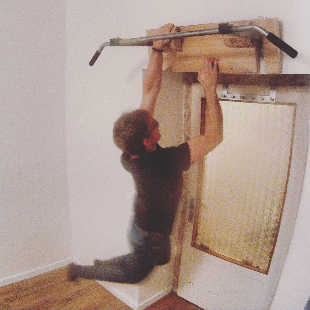 Fotka od Ferdika. 345/366: I was finally able to finish installing the #baseboards and than built #wooden #fingerboard for my #fingertraining. #Goodday! #training, #hardwork #bobthebuilder, #saw, #hobby, #diy, #doityourself, #gopro, #goprohero, #bestoftheday, #topoftheday, #picoftheday