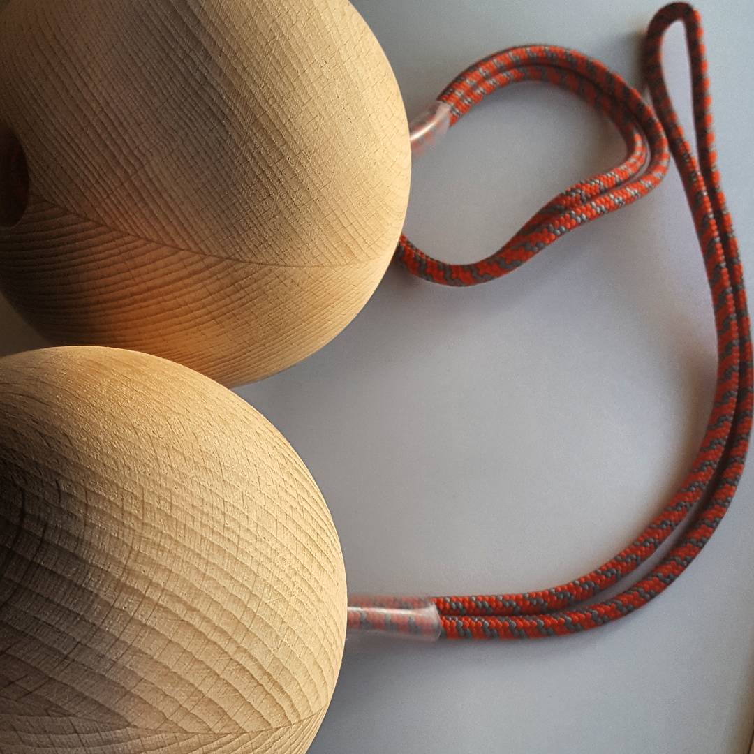Fotka od Ferdika. 351/366: New #wooden #balls to the #office for possibility to #train also during a #workday. #bouldergym, #training, #officegym, #bouldering, #boulder, #photooftheday, #picofday, #amuerte, #fingers, #climbing